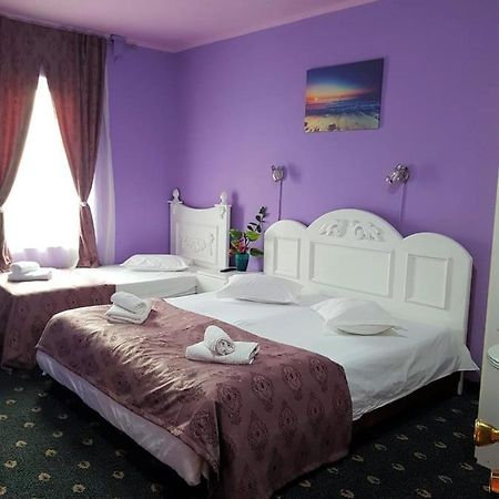 Hotel Darosy Arad Exteriör bild