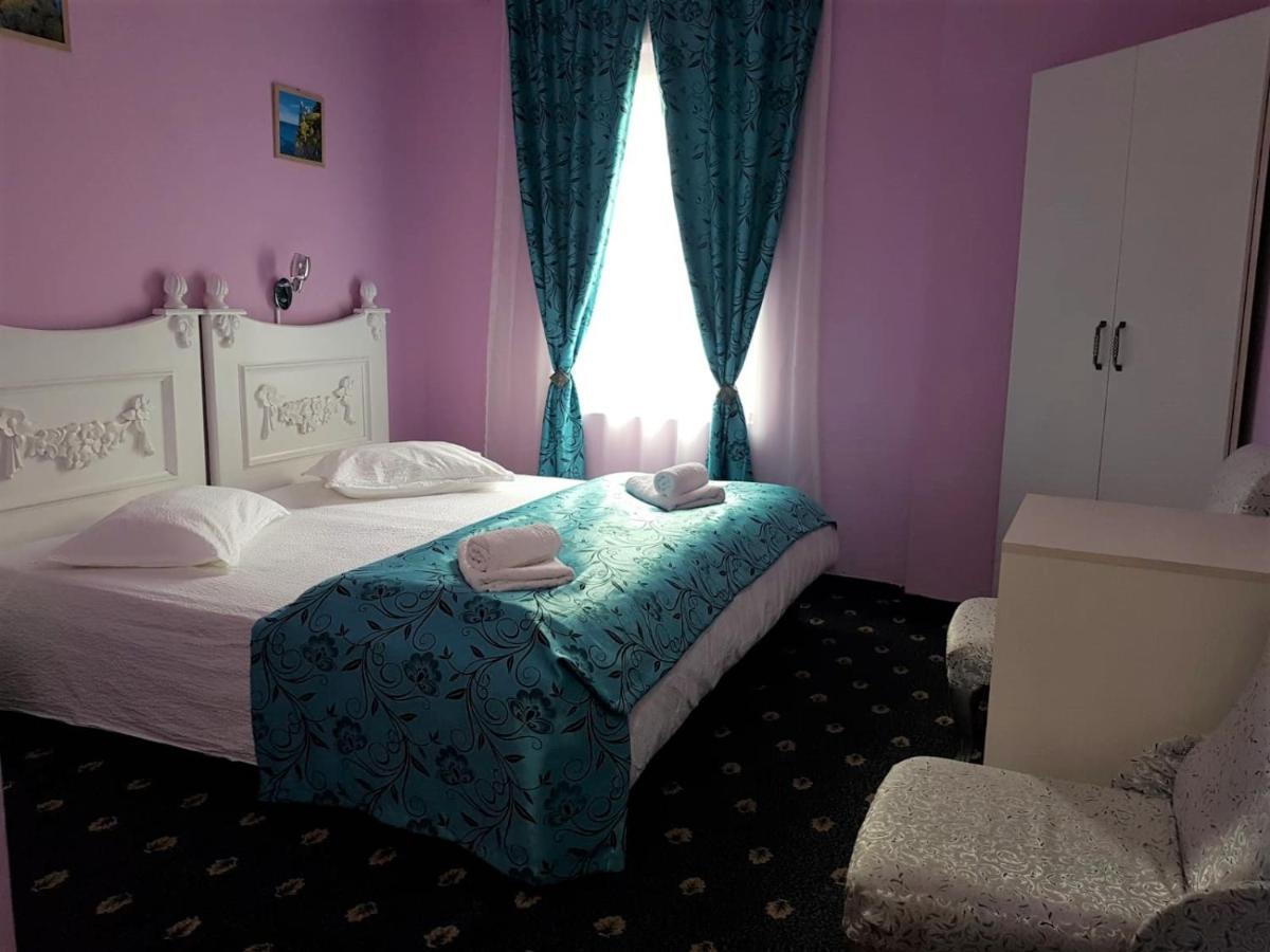 Hotel Darosy Arad Exteriör bild